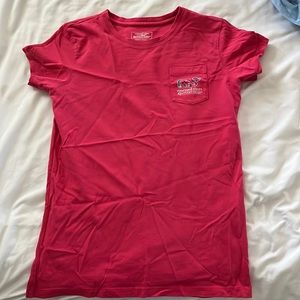 nice vineyard vines t shirt and long sleeves